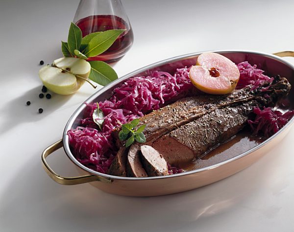 Rehrücken mit Rotkohl und Äpfeln