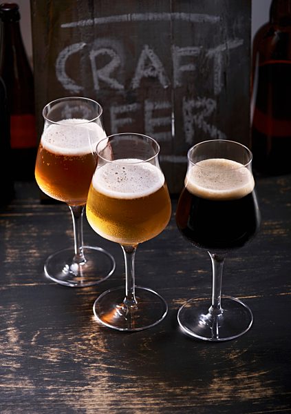 Drei Sorten Bier in Gläsern