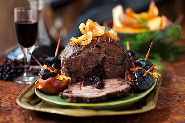 Wildschweinbraten mit Pflaumenfüllung