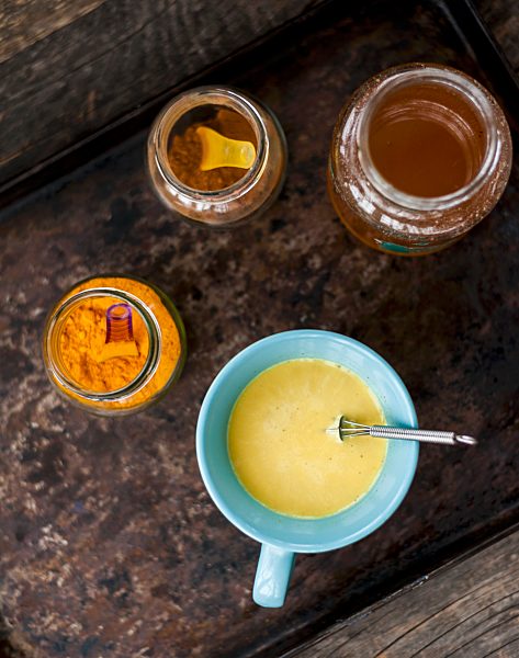 Goldene Milch (Kurkumamilch) mit Zimt und Honig