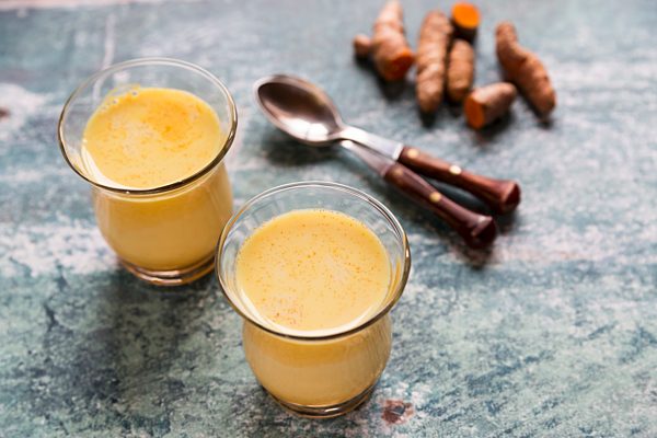 Goldene Milch mit Kurkuma