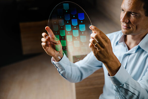 Schott AR Smart Glasses - SCHOTT AG