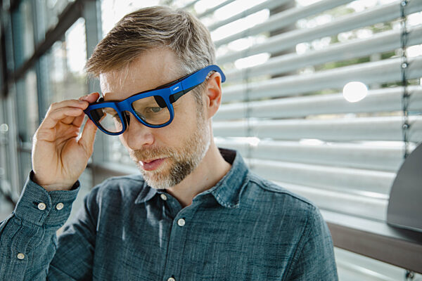 Schott AR Smart Glasses - SCHOTT AG