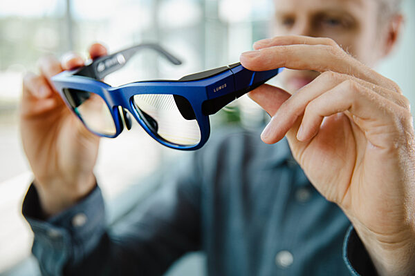 Schott AR Smart Glasses - SCHOTT AG