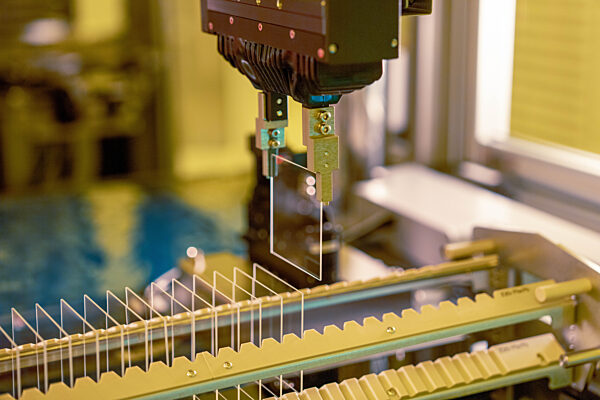 Schott AR Smart Glasses - SCHOTT AG