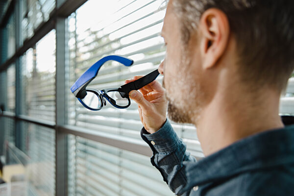 Schott AR Smart Glasses - SCHOTT AG