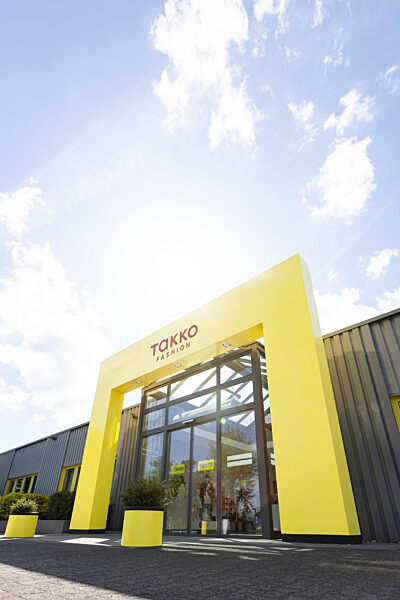 Takko Fashion - Haupteingang der Unternehmenszentrale in Telgte