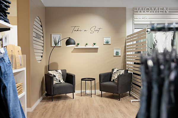 Takko Fashion - Lounge in der Filiale in Telgte