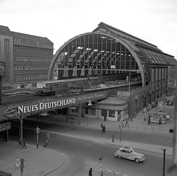 DDR -  Bahnhof Alexanderplatz in Berlin 1962
