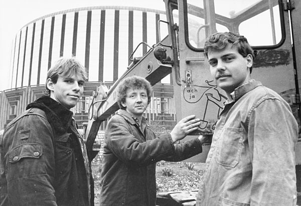 Dresden, historisch, DDR, Prager Straße, Bauplatz, Erster Baggerhub, 15.12...