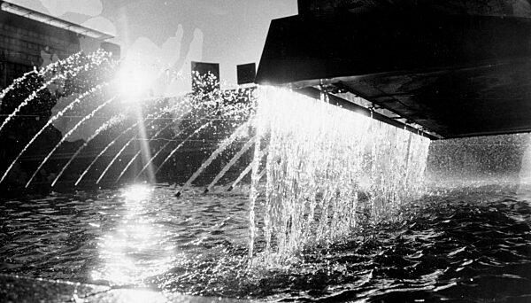 Dresden, historisch, Prager Straße, Atmosphäre, Springbrunnen, Wasserspiele...