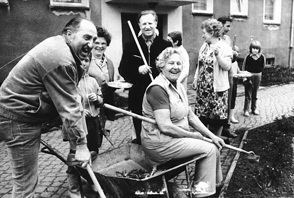 DDR, historisch, Bauen, Baugeschehen, Volkswirtschaftliche Masseninitiative...