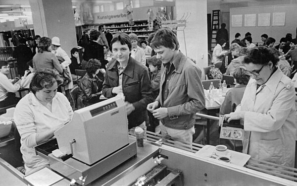 DDR, historisch, Handel / Einzelhandel / Versorgung / Kaufhäuser: Görlitz...