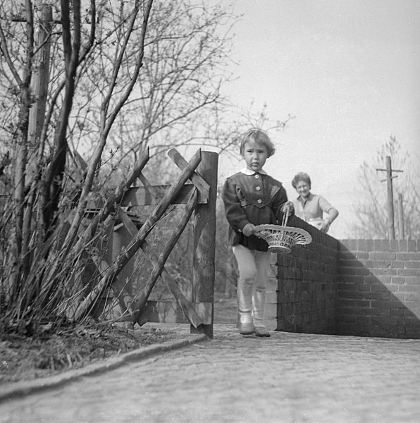 Ostereier suchen in Zschopau im Bundesland Sachsen auf dem Gebiet der ehemaligen DDR, Deutsche Demokratische Republik