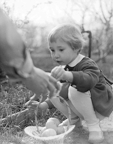 Ostereier suchen in Zschopau im Bundesland Sachsen auf dem Gebiet der ehemaligen DDR, Deutsche Demokratische Republik