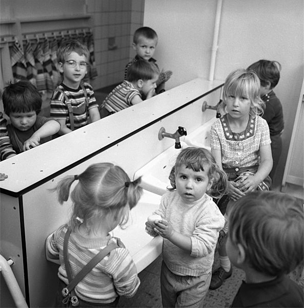 DDR - Kinder im Kindergarten