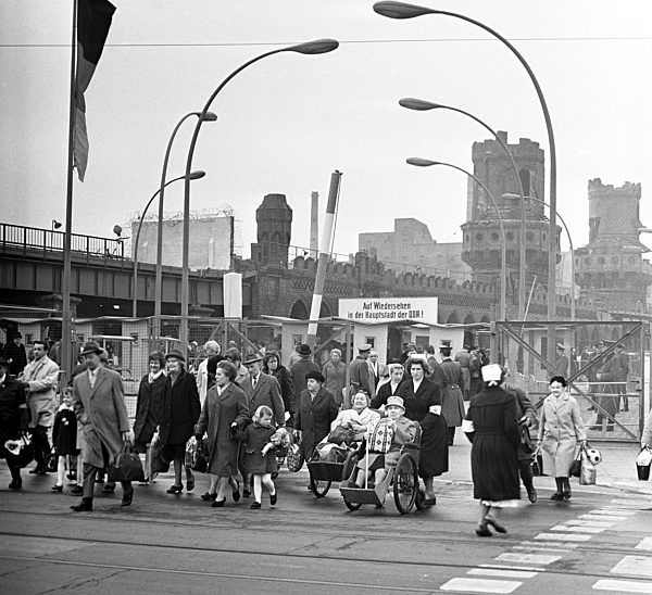 DDR - Berlin - Grenzübergang Oberbaumbrücke