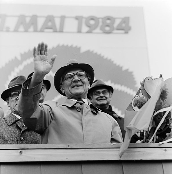 Erich Honecker (1912-1994) auf der Ehrentribüne in Berlin, der ehemaligen Hauptstadt der DDR, Deutsche Demokratische Republik