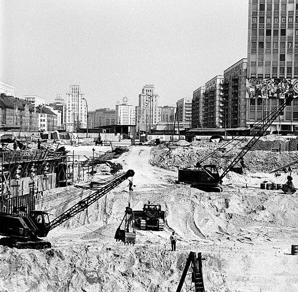 DDR - Baustelle in Berlin