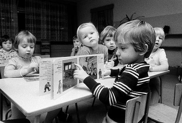 Lesestunde im Kindergarten