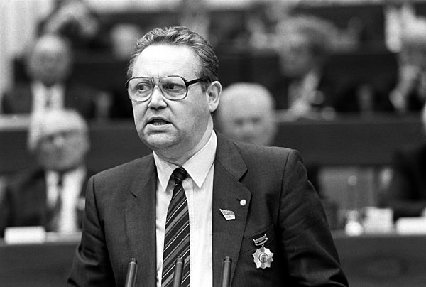 DDR - Schabowski bei SED-Parteitag