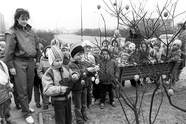 Die Kleinen aus dem Kindergarten in der Rudolf-Seiffert-Straße in...