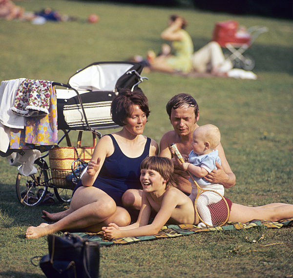 DDR - Erholung im Volkspark Friedrichshain