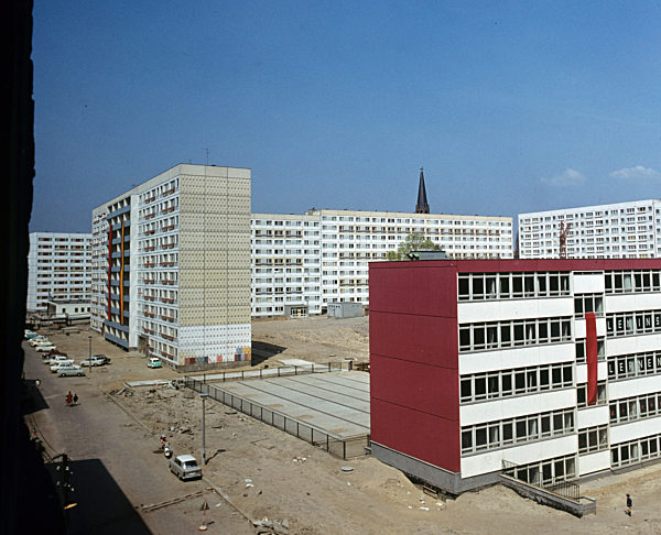 DDR - Berlins neue Mitte, Neubauten