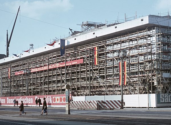DDR - Bau Kulturpalast in Dresden 1968