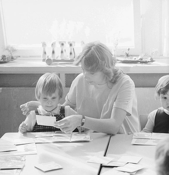 In einer Kinderkrippe in Berlin, der ehemaligen Hauptstadt der DDR, Deutsche Demokratische Republik