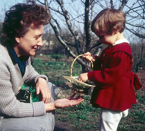 Ostereier suchen in Zschopau im Bundesland Sachsen auf dem Gebiet der ehemaligen DDR, Deutsche Demokratische Republik