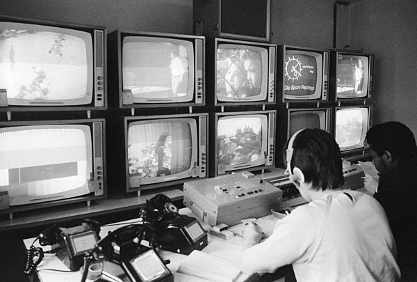 Sendezentrale/ Aufnahmeleitung/ Regie des Deutsche Fernsehfunk (DFF) in Adlershof in Berlin, der ehemaligen Hauptstadt der DDR, Deutsche Demokratische Republik