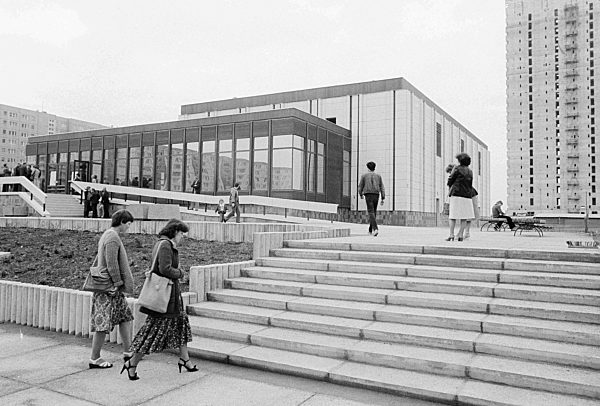 Kino " SOJUS " im Stadtbezirk Marzahn in Berlin, der ehemaligen Hauptstadt der DDR, Deutsche Demokratische Republik