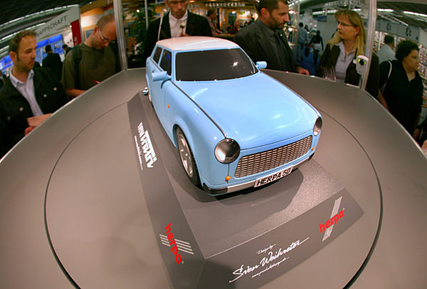 IAA-Besucher schauen sich am Donnerstag (13.09...