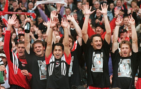 Fußball: Kaiserslauterns Spieler feiern Meisterschaft