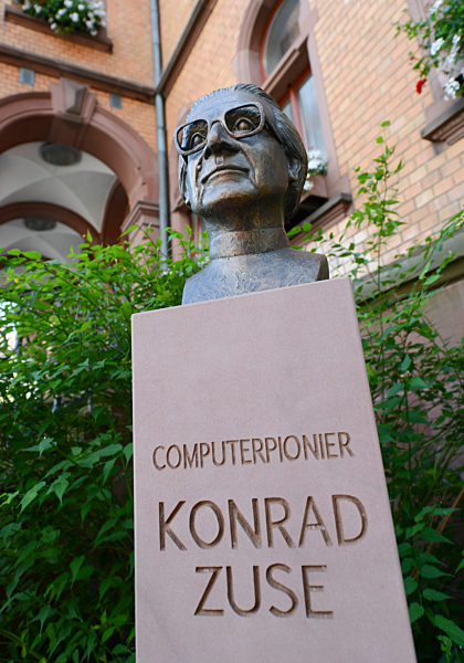 Konrad-Zuse-Büste in Hünfeld