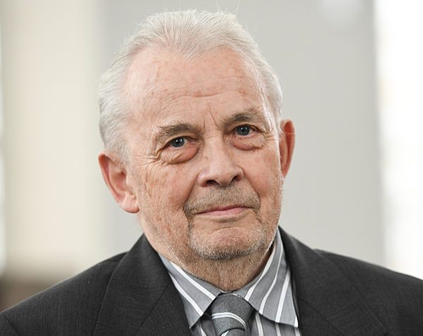 Walther Tröger