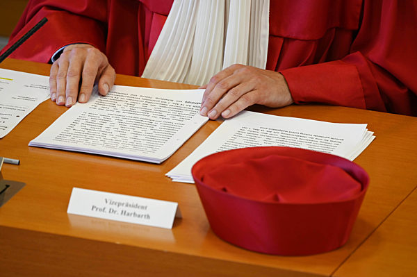 Bundesverfassungsgericht - Versorgungsausgleich bei Scheidung