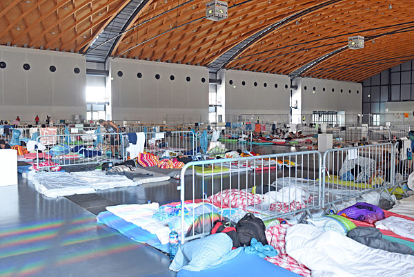 Karlsruher Messehalle als Flüchtlingsunterkunft