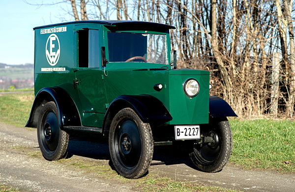 Elektroauto HAWA EM3 wird restauriert