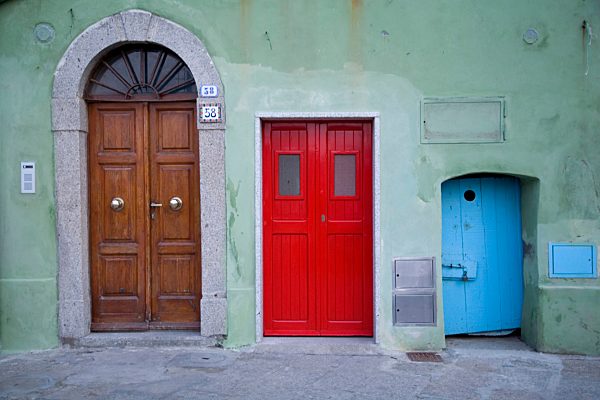 Hauseingaenge in Porto, Isola del Giglio, Mittelmeer, Italien | House Doors at Porto, Giglio Island, Mediterranean Sea, Italy