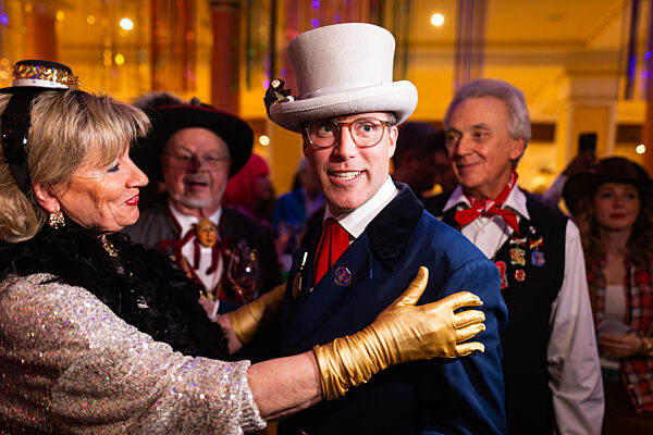 CDU-Spitzenkandidat Hagel bekommt "Goldene Narrenschelle"