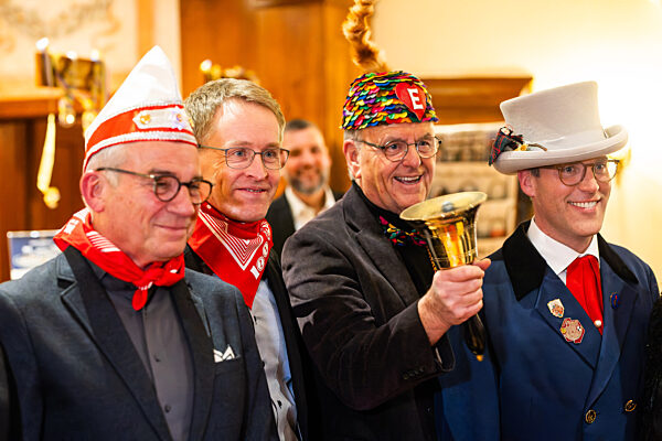 CDU-Spitzenkandidat Hagel bekommt "Goldene Narrenschelle"