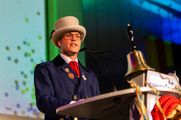 CDU-Spitzenkandidat Manuel Hagel bekommt "Goldene Narrenschelle"