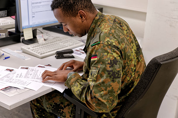 Bundeswehr hilft bei Registrierung von Fluechtlingen