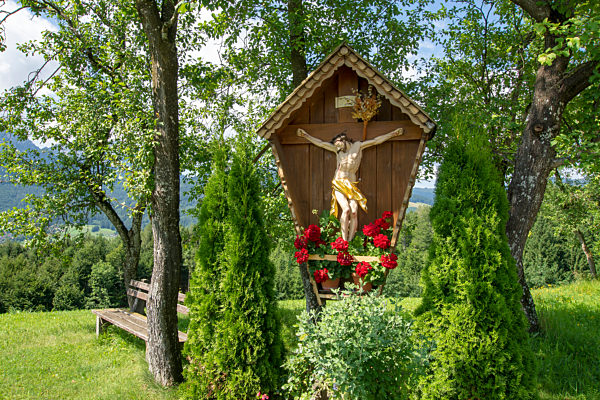 das Wegkreuz am Högl im Ortsteil Spielmannsberg in der Gemeinde Anger
