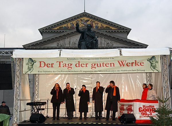 Weihnachtstombola der CityPartner in München, 2004