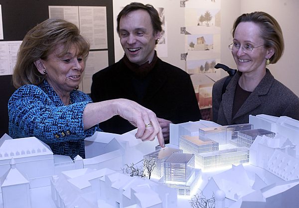 Charlotte Knobloch und Architekten der Synagoge in München