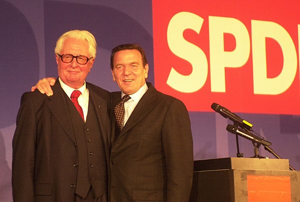 Hans Jochen Vogel und Gerhard Schröder in München