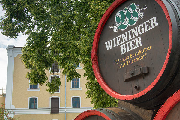 das riesige Bierfaß der Brauerei Wieninger, Teisendorf, Berchtesgadenr Land